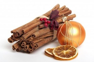 cinnamon-sticks-with-dried-oranges-christmas-decoration-5763716-cinnamon-sticks-with-dried-oranges-christmas-decoration