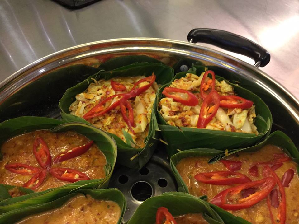 Khmer Cuisine in banana leaf dishes 10805787_10152428053452315_5161544923058975685_n